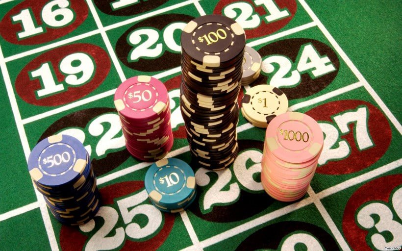 Filipino player accessing fb777pro live casino table games on a smartphone browser